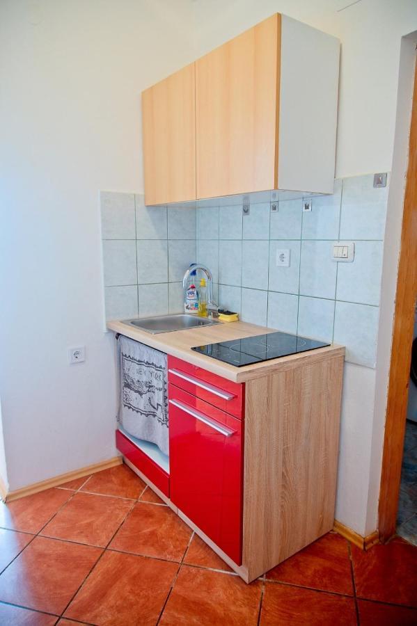 Apartmans Dina And Hana Radeki Polje 50 Lägenhet Loborika Exteriör bild