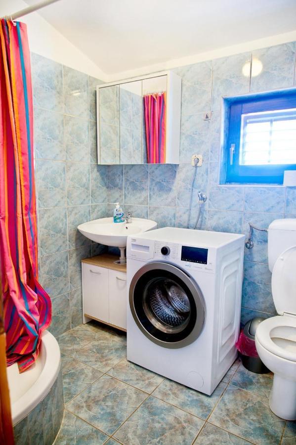 Apartmans Dina And Hana Radeki Polje 50 Lägenhet Loborika Exteriör bild