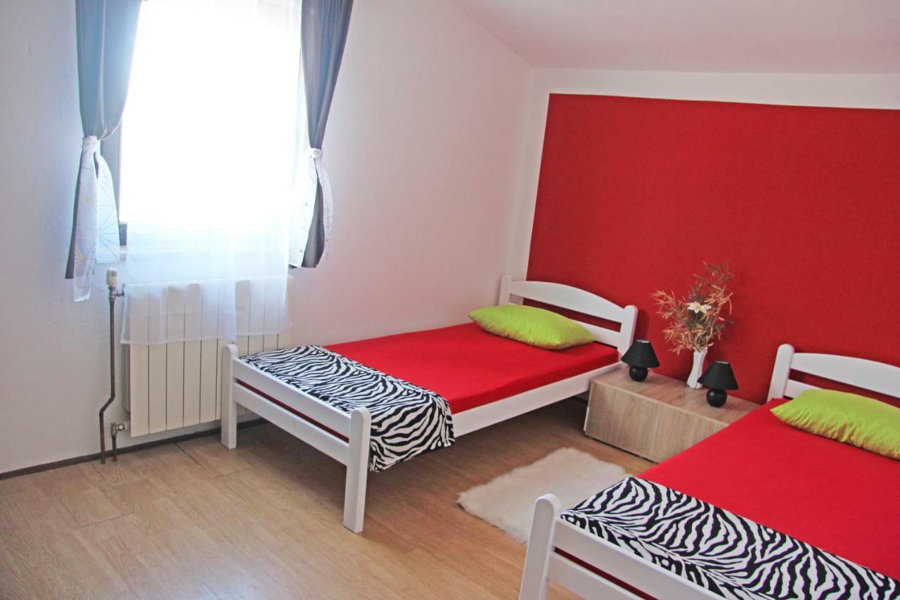 Apartmans Dina And Hana Radeki Polje 50 Lägenhet Loborika Exteriör bild