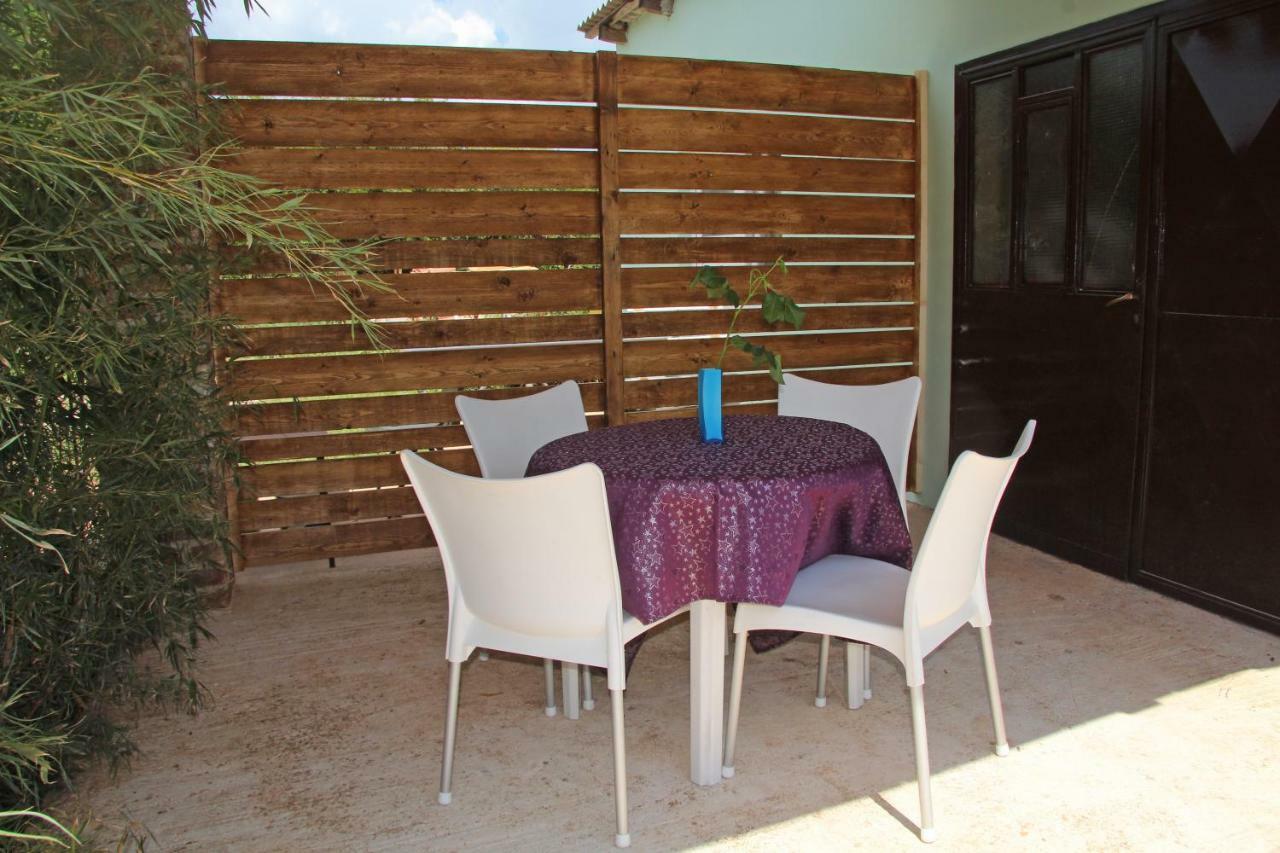Apartmans Dina And Hana Radeki Polje 50 Lägenhet Loborika Exteriör bild