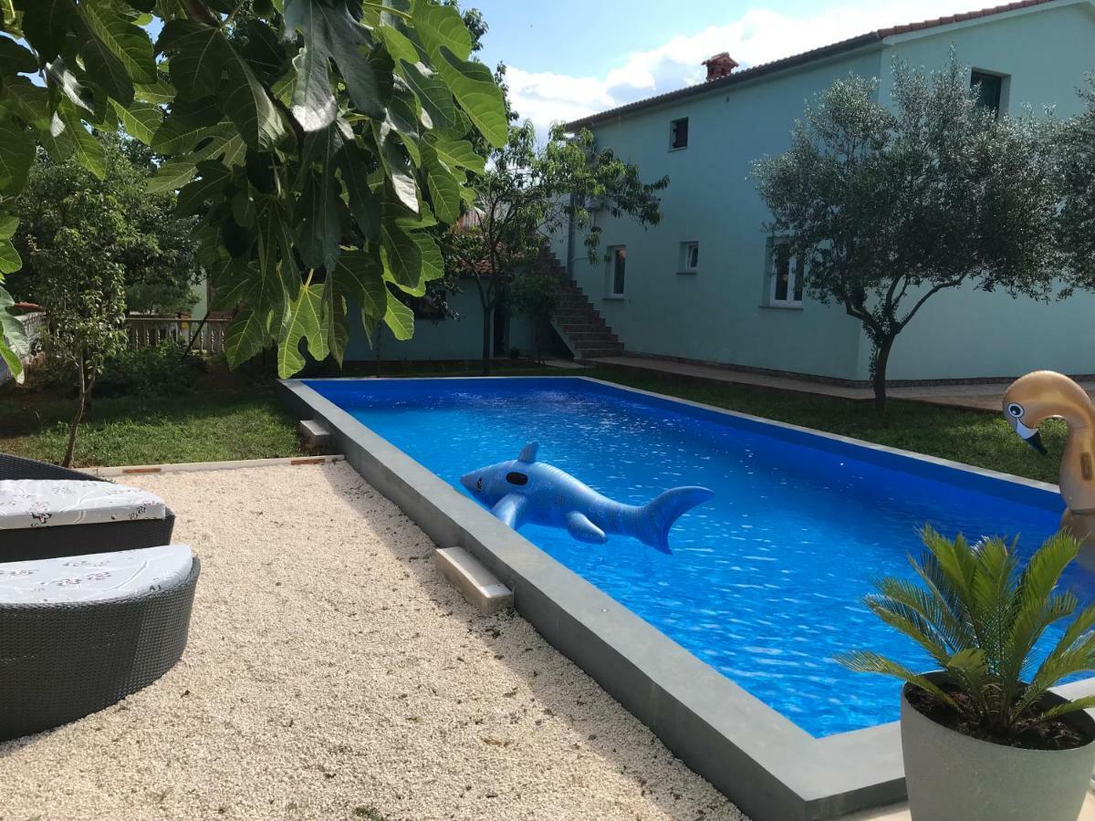 Apartmans Dina And Hana Radeki Polje 50 Lägenhet Loborika Exteriör bild